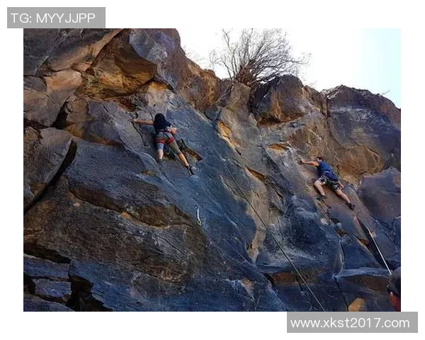 重庆极限运动队在攀岩联赛中以54分稳居积分榜首位